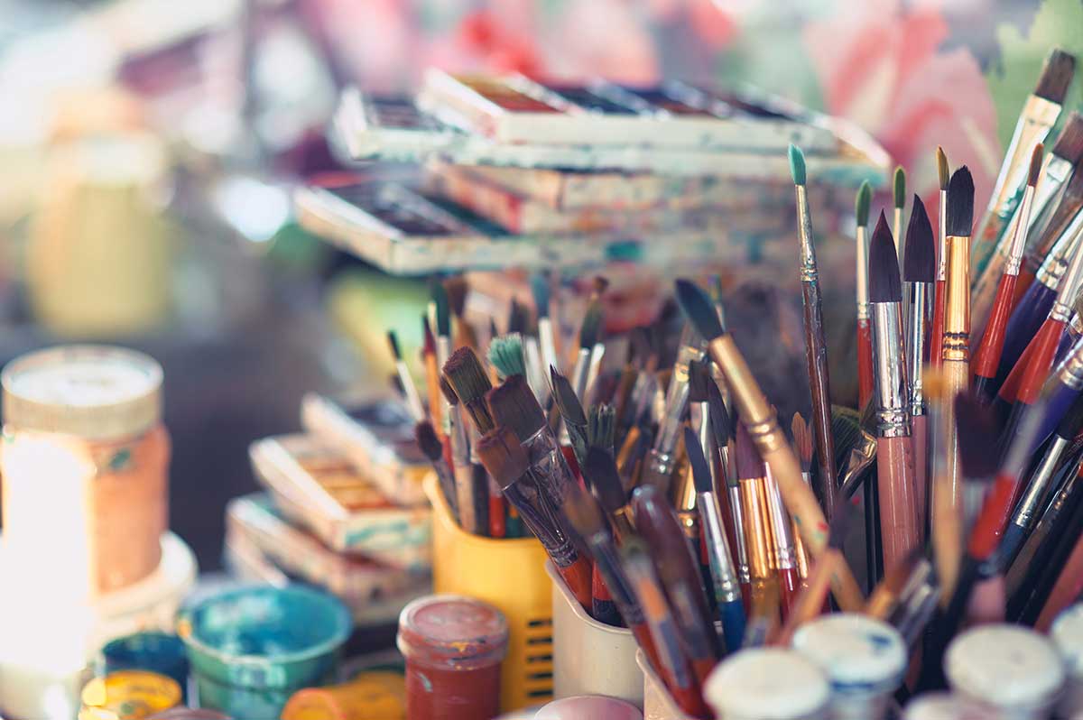 Pennelli e colori professionali che incidono sul prezzo di un quadro originale